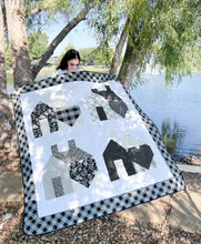 Load image into Gallery viewer, Casa Grande Quilt - Smitten Chicken