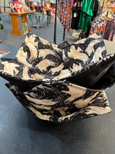 Load image into Gallery viewer, Microwavable Fabric Bowl Cozy - Ghosties
