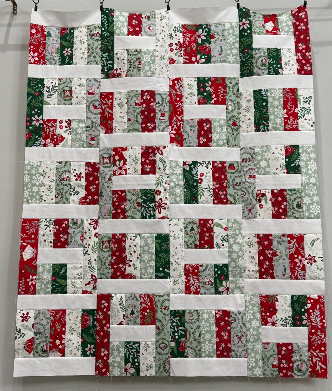 Mistletoe & Holly - Hollandale Quilt Kit