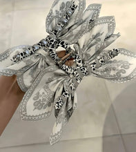 Load image into Gallery viewer, Black &amp; White Bow Hair Clip
