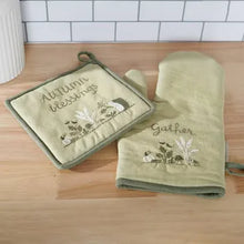 Load image into Gallery viewer, Autumn Blessings Oven Mitt &amp; Hot Pad Set
