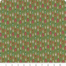 Load image into Gallery viewer, Glass Garland - Evergreen - Christmas Faire
